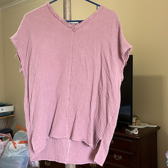 Gauze top in a mauve to purplish color. Size small. La Miel brand - Picture 2 of 2
